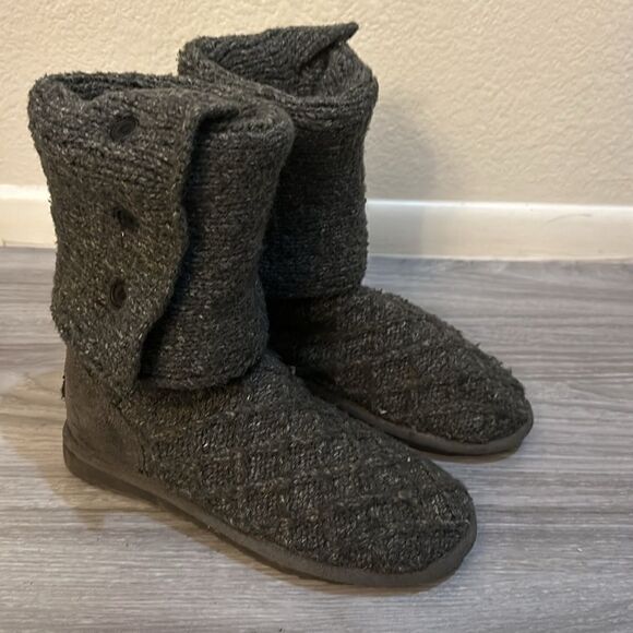 UGG BOOTS SIZE 7 - Picture 2 of 8